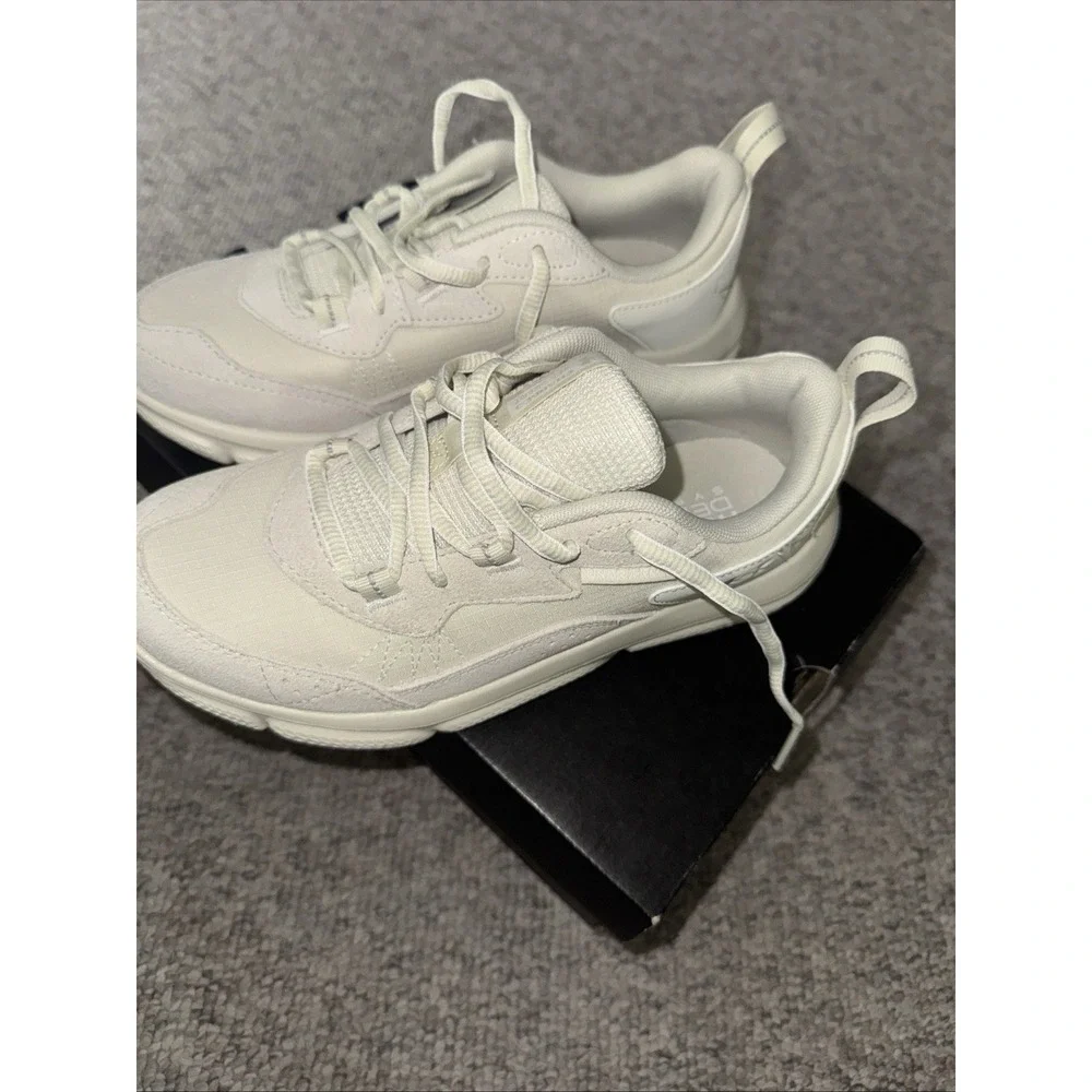 (W) UA Charged Verssert 2 Silt White 3027180-200 Size 6
